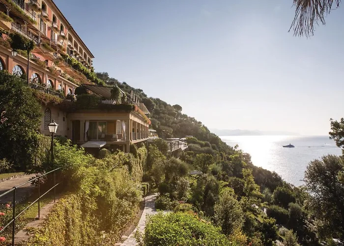 Hotel Recco 2 Stelle: Scopri le Eccellenti Opzioni di Alloggio a Recco, Italia