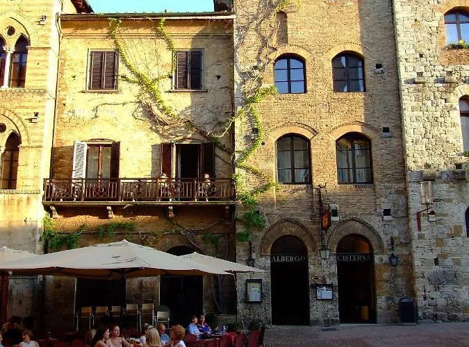 Hotel Romantico San Gimignano: Il Luogo Perfetto per una Fuga Romantica