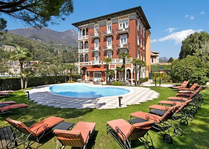 Scopri l'ospitalità di Hotel Metropole Salò durante il tuo soggiorno a Salò, Italia
