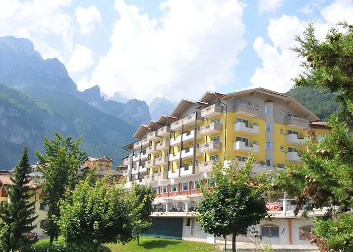 Hotel Molveno con Piscina Scoperta: Scopri le migliori opzioni di alloggio a Molveno