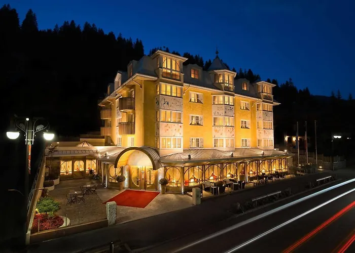 Hotel Pinzolo con Piscina Coperta: Scopri dove rilassarti durante la tua vacanza a Pinzolo